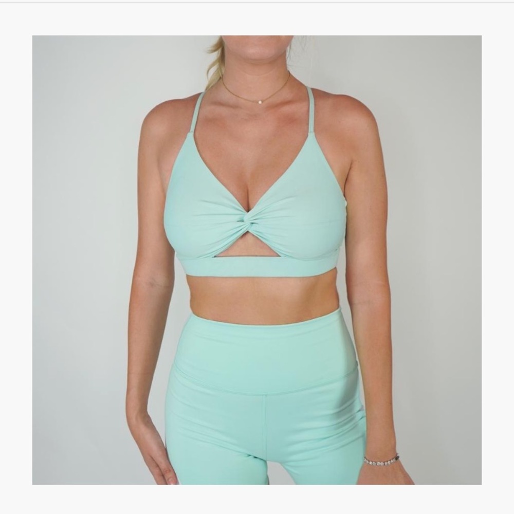 2 Knotty Sports BRAS